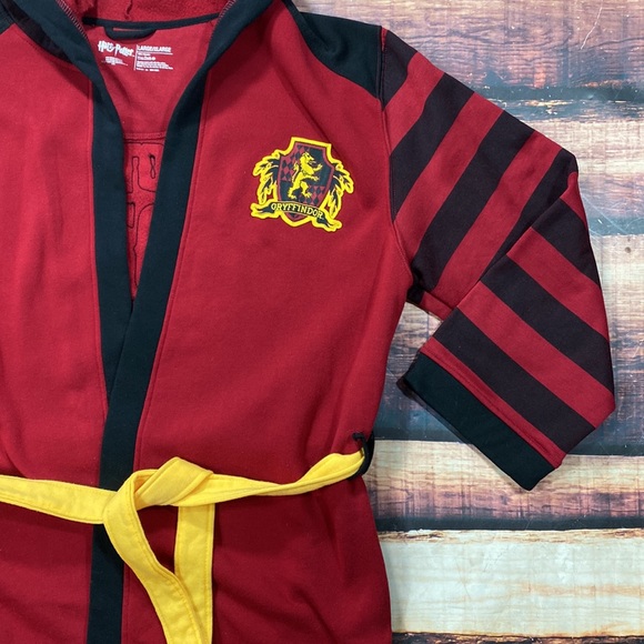 RELISTED Harry Potter Gyrffindor Bath Robe - Picture 2 of 9